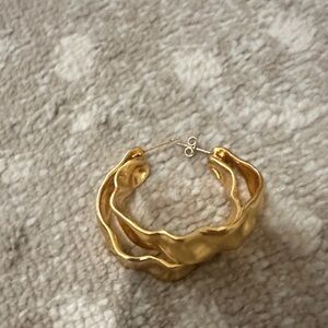 Kendra Scott Gold Wavy Hoop Earrings